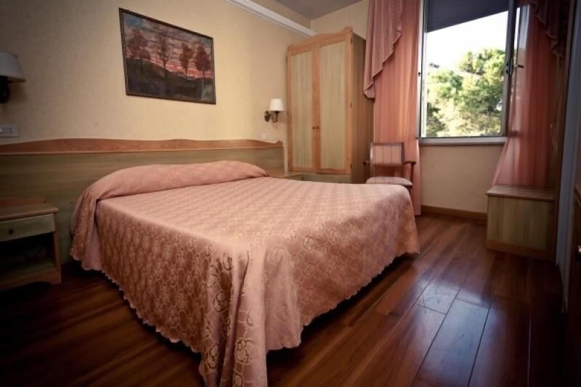 Phi Hotel Ambra Pescara Rum bild