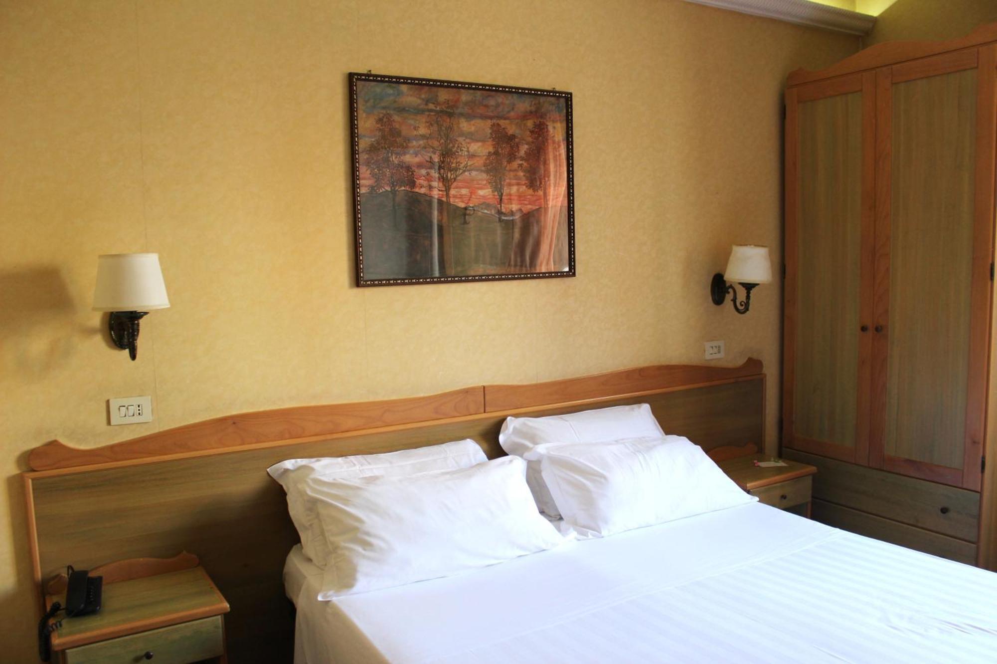 Phi Hotel Ambra Pescara Exteriör bild