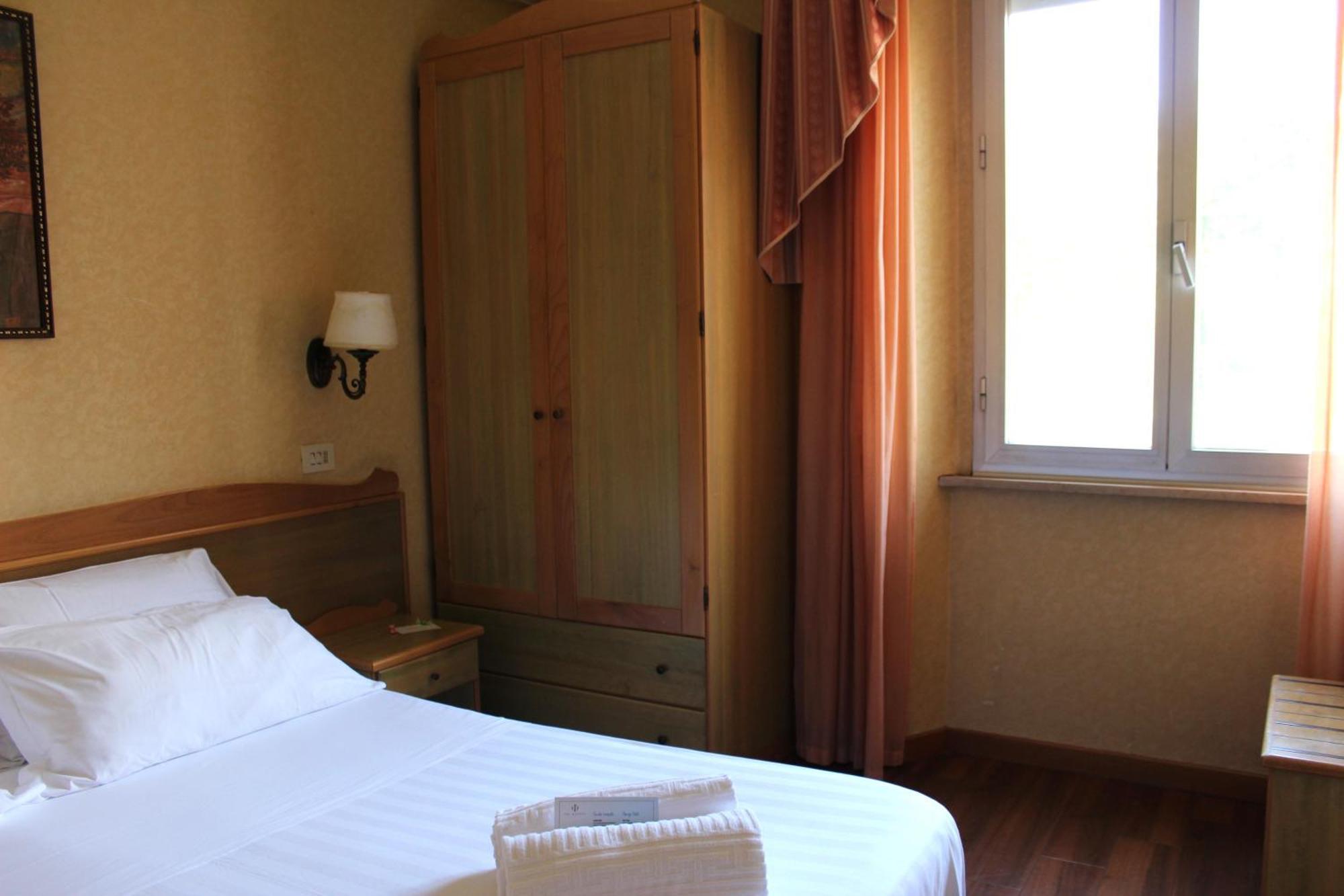 Phi Hotel Ambra Pescara Exteriör bild