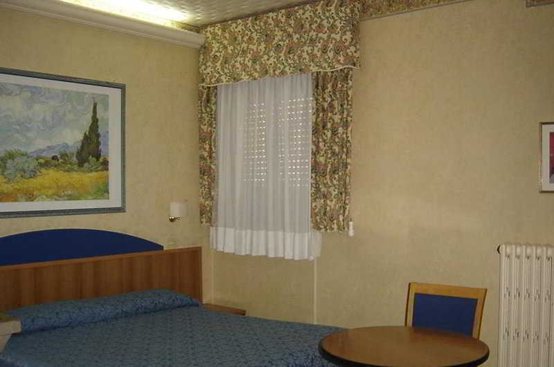Phi Hotel Ambra Pescara Exteriör bild